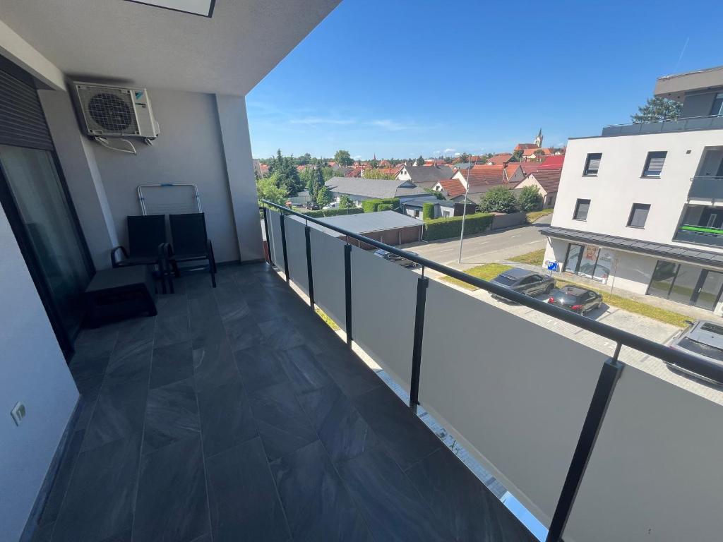A balcony or terrace at Keszthely Apartman