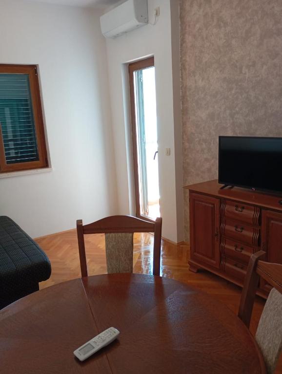 TV a/nebo společenská místnost v ubytování Apartments Cebra