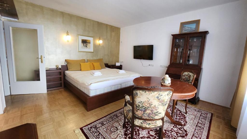 En eller flere senge i et værelse på Innere Stadt Apartment (am Ring)