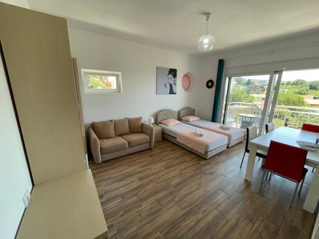 Minna Apartments - Wohnung Mit Blick Und Balkon