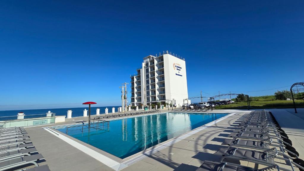 Bazén v ubytování Alessio Hotel Residence nebo v jeho okolí