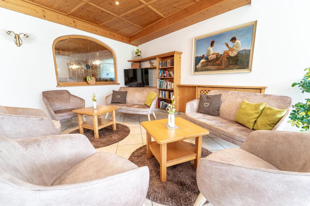 Posezení v ubytování Hotel Birkenbrunn