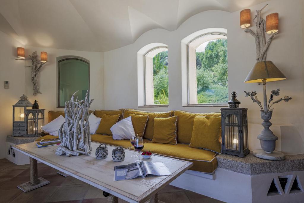 A seating area at VILLA PADULELLA 8&2, Emma Villas