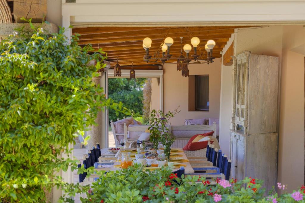 A garden outside VILLA PADULELLA 8&2, Emma Villas