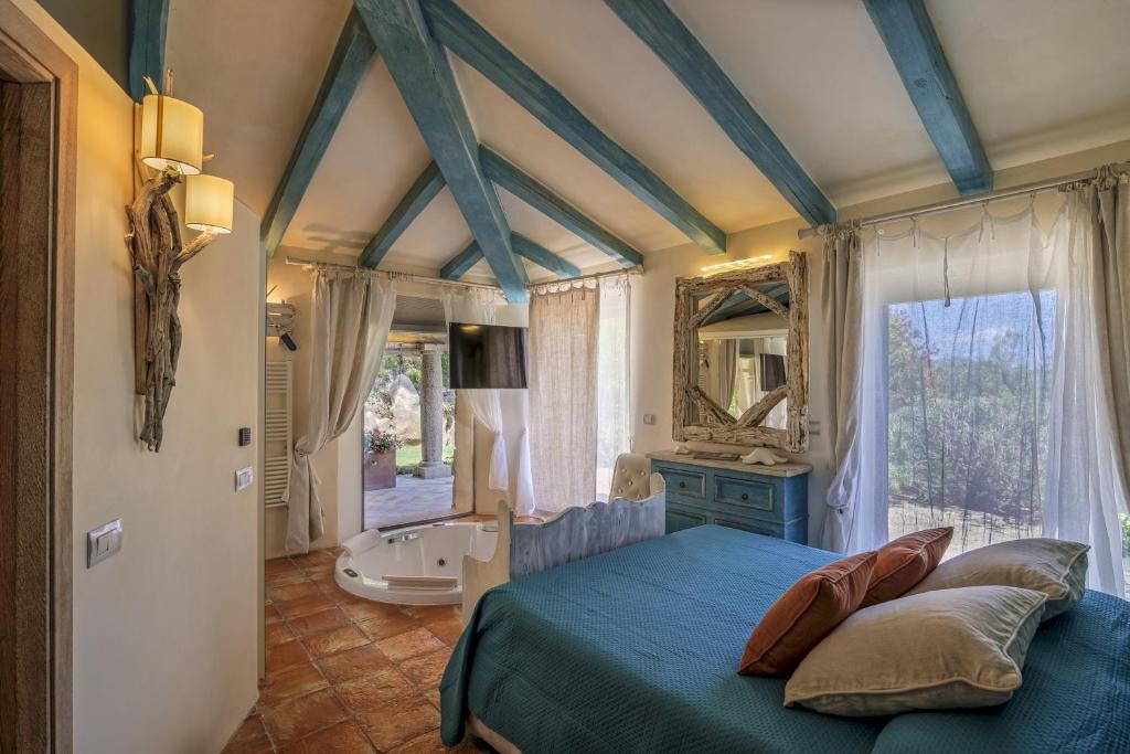 A bed or beds in a room at VILLA PADULELLA 8&2, Emma Villas