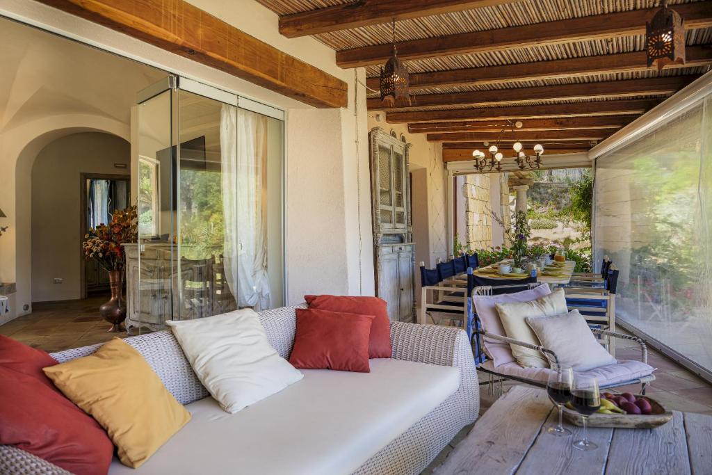 A seating area at VILLA PADULELLA 8&2, Emma Villas
