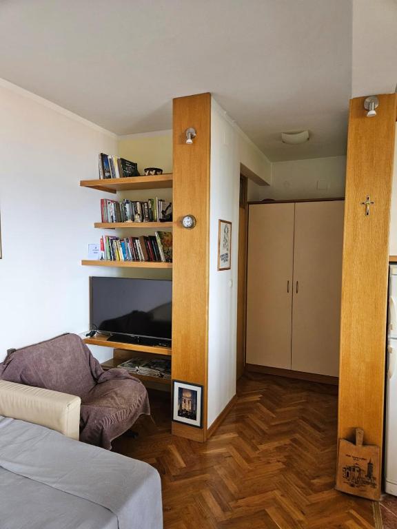 Knižnica v apartmáne