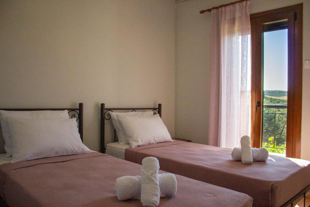 Postel nebo postele na pokoji v ubytování Theros