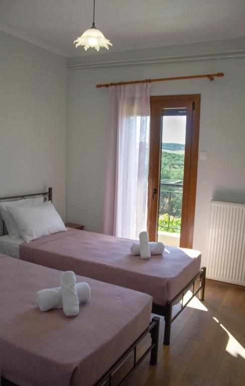 Postel nebo postele na pokoji v ubytování Theros