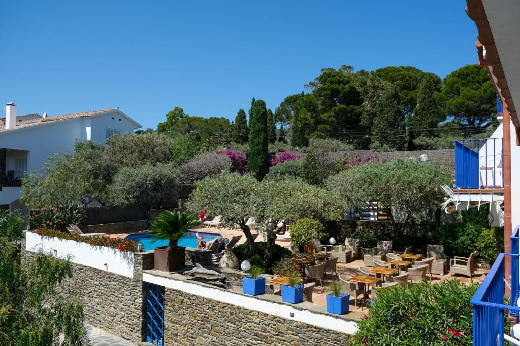 Vonkajšia záhrada v ubytovaní Hotel Blaumar Cadaqués by Fimedhotels