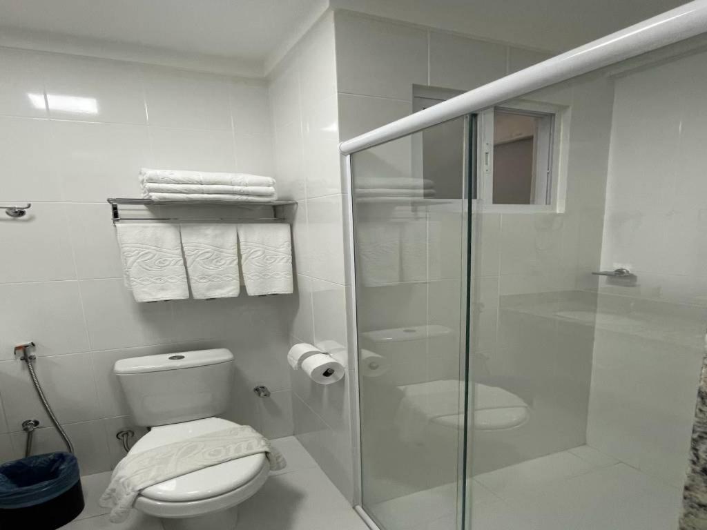 Um banheiro em Spazzio diRoma Incluso o acesso ao Acqua park todos os dias, exceto no dia do check-out