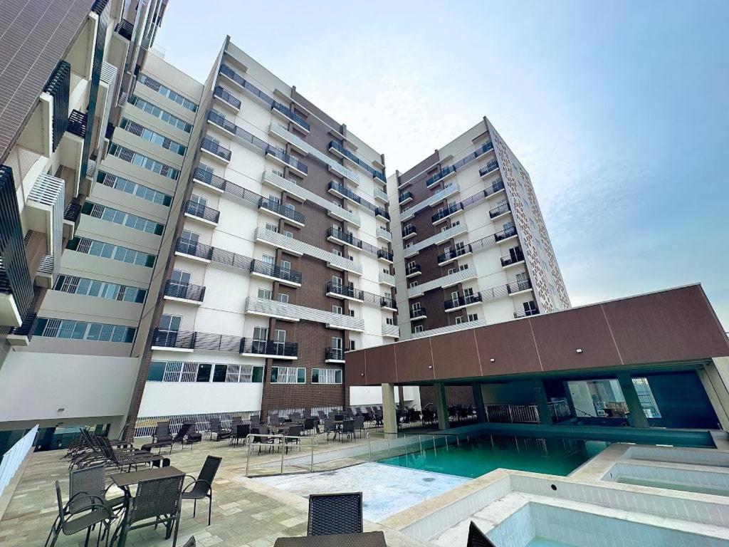 A piscina localizada em Spazzio diRoma Incluso o acesso ao Acqua park todos os dias, exceto no dia do check-out ou nos arredores