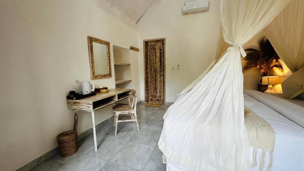 Postel nebo postele na pokoji v ubytování Penida West palm cottage