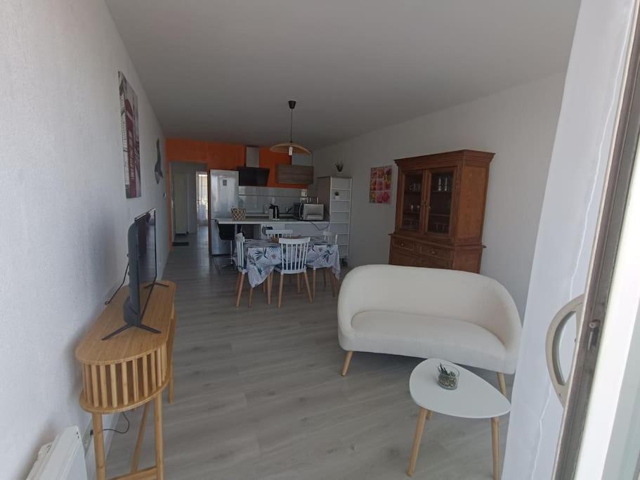 Kuchyň nebo kuchyňský kout v ubytování appartement la mer