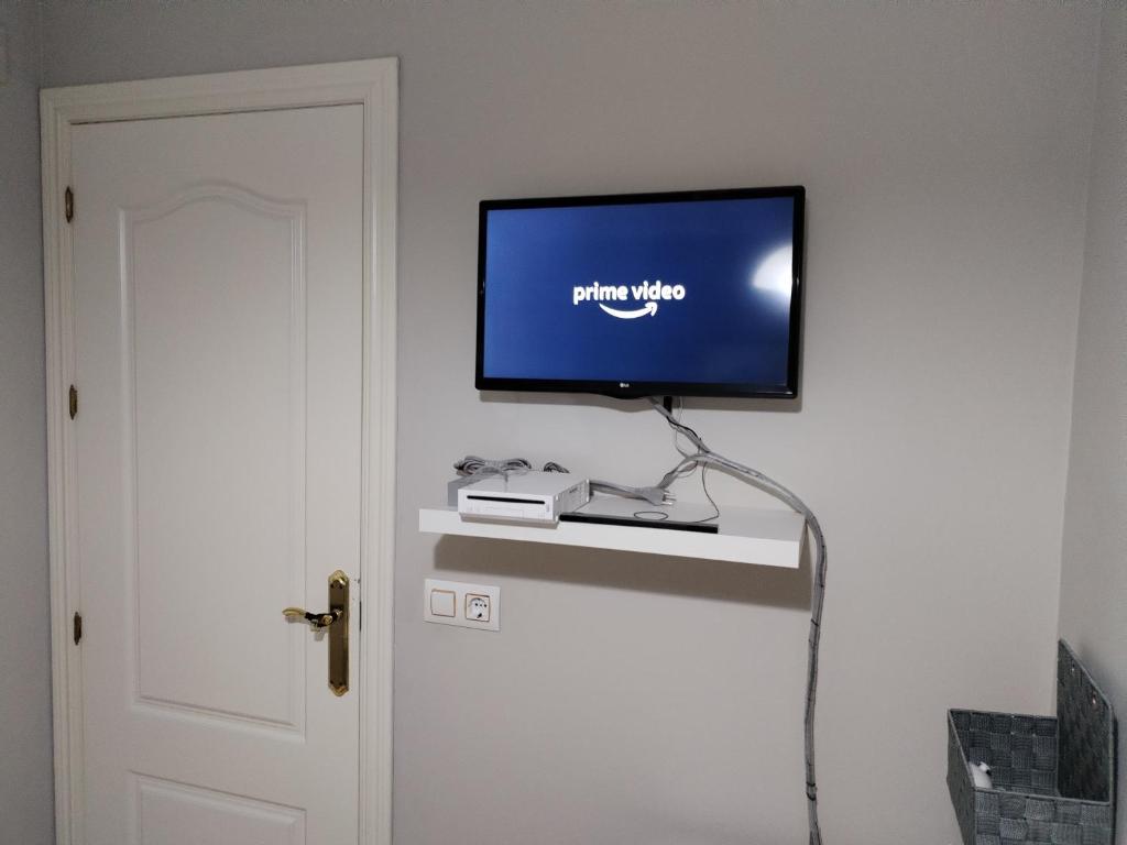 Televízia a/alebo spoločenská miestnosť v ubytovaní Apartamento con parking privado gratis incluido