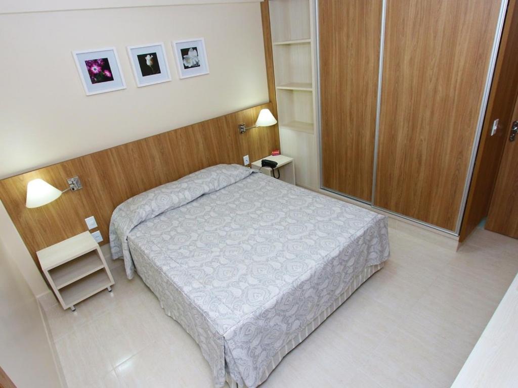 Cama ou camas em um quarto em Piazza diRoma Incluso o acesso ao Acqua park todos os dias, exceto no dia do check-out
