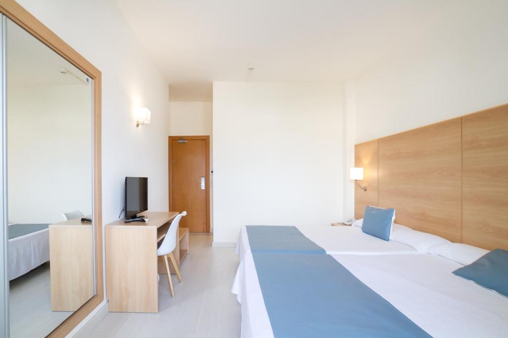Postel nebo postele na pokoji v ubytování Ibersol Playa Dorada