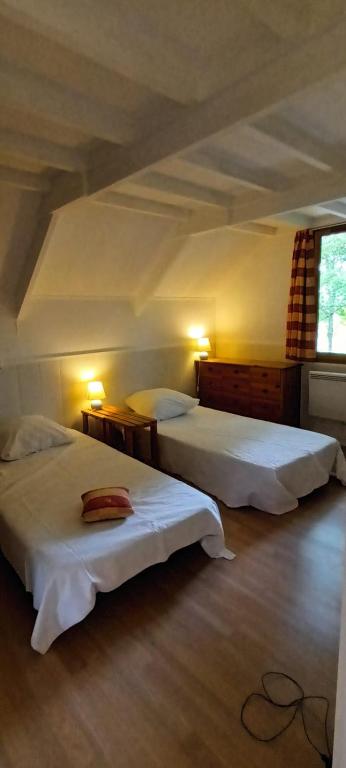 Postel nebo postele na pokoji v ubytování Gîte du Colombier