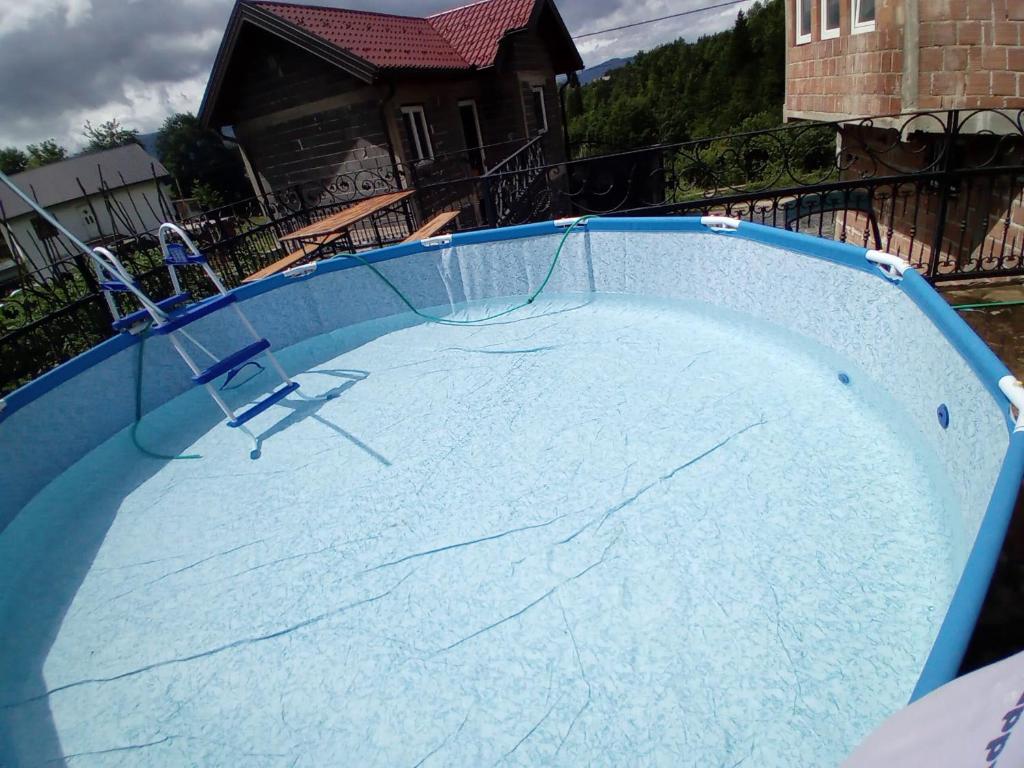 Piscina a Medina o a prop