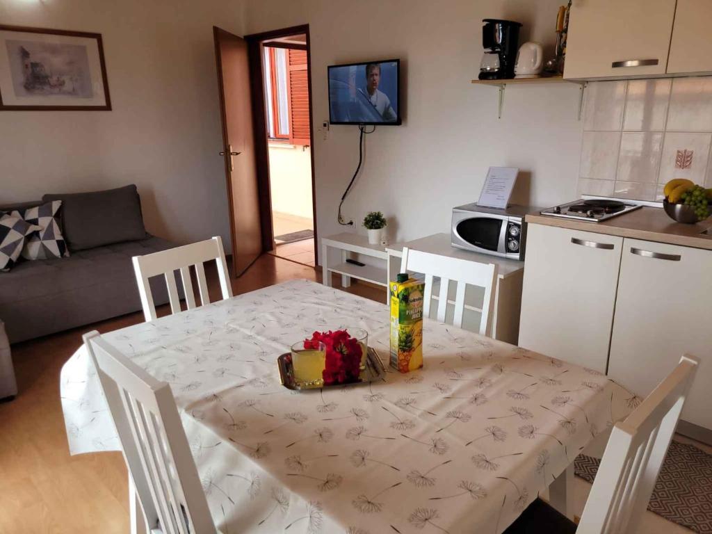 Kuchnia lub aneks kuchenny w obiekcie Apartment Valbandon, Istia 3