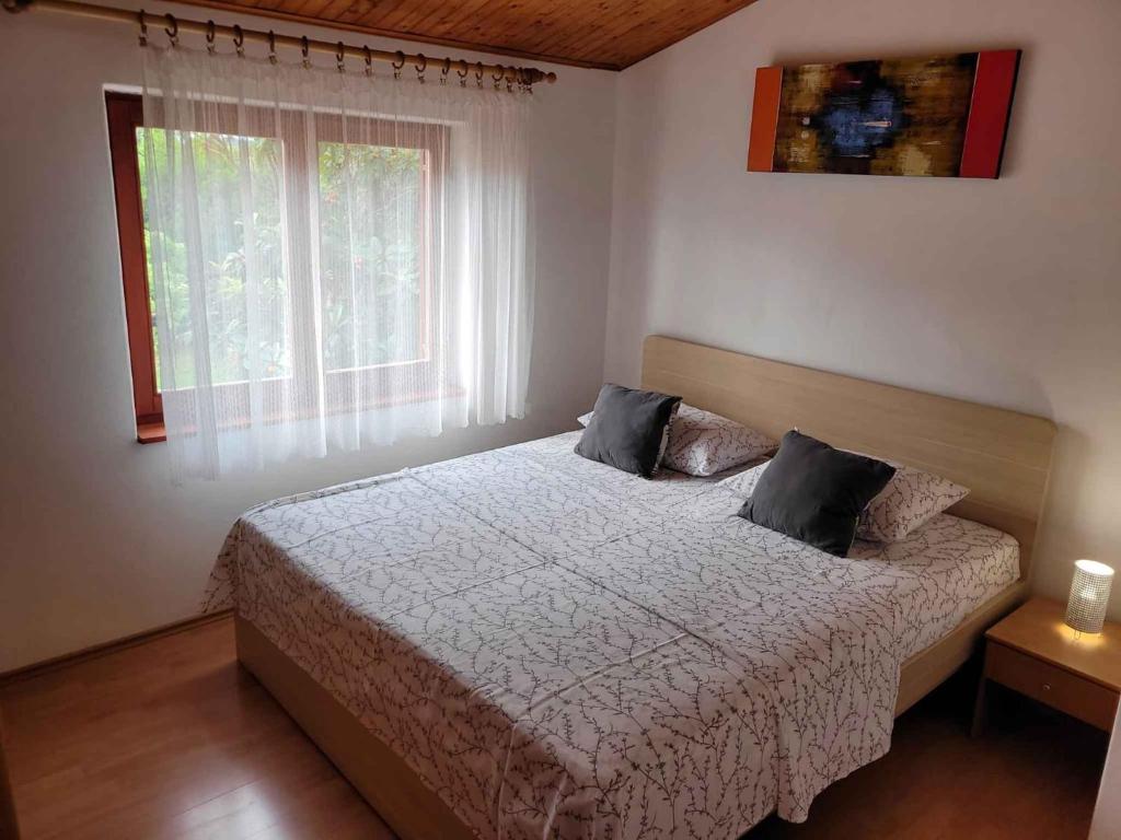 Łóżko lub łóżka w pokoju w obiekcie Apartment Valbandon, Istia 3