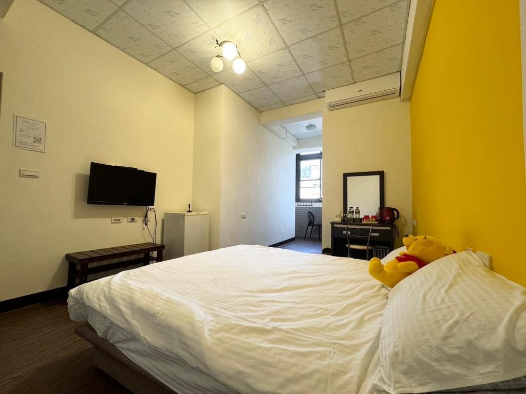 Postel nebo postele na pokoji v ubytování 羅東夜市長虹