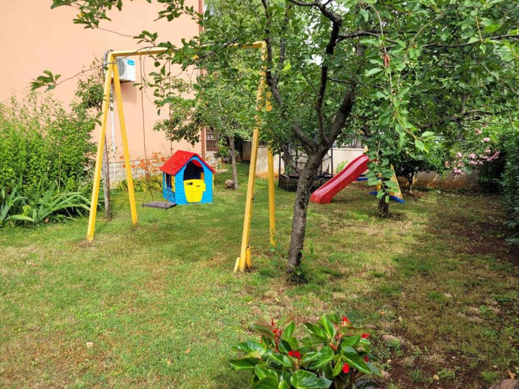 Herní místnost nebo prostor pro děti v ubytování Apartment Valbandon, Istia 2