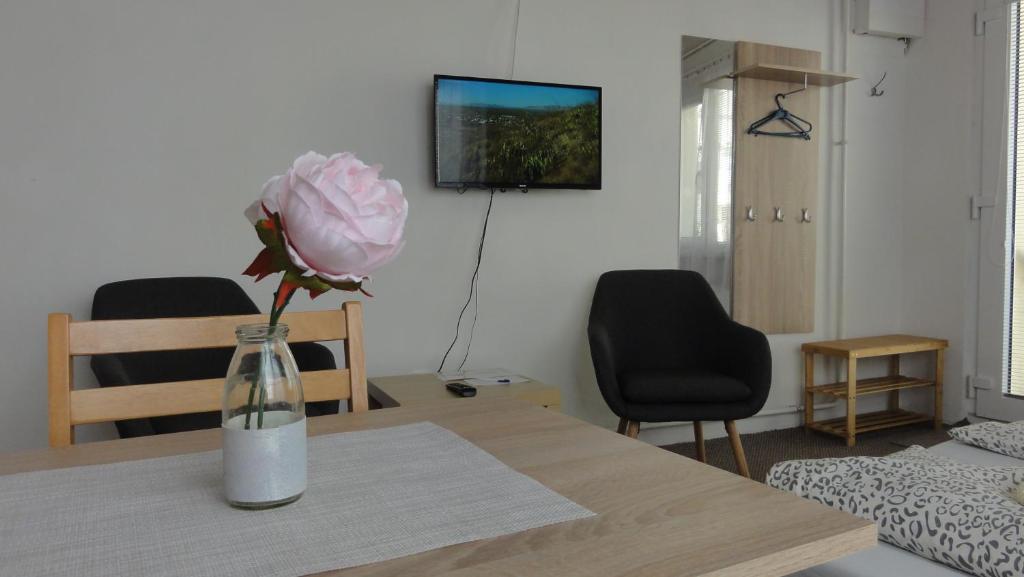 Postel nebo postele na pokoji v ubytování Penzion U Hradeb