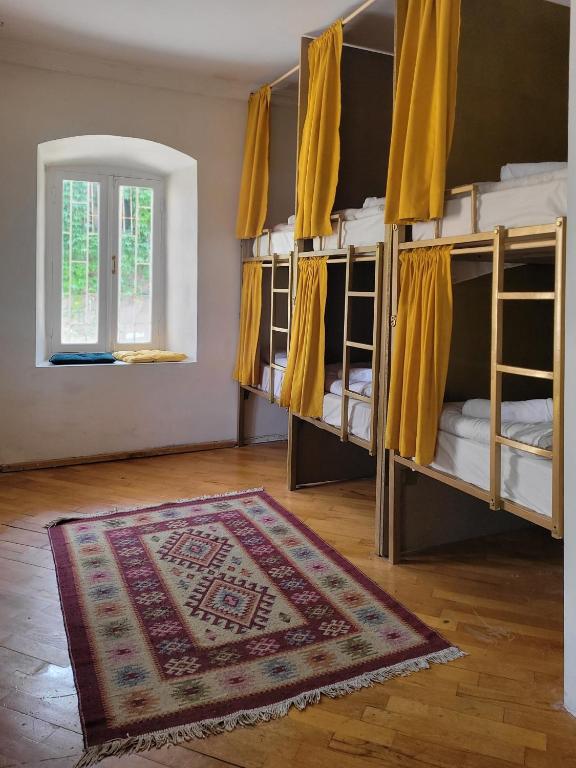 Postel nebo postele na pokoji v ubytování Friends Hostel