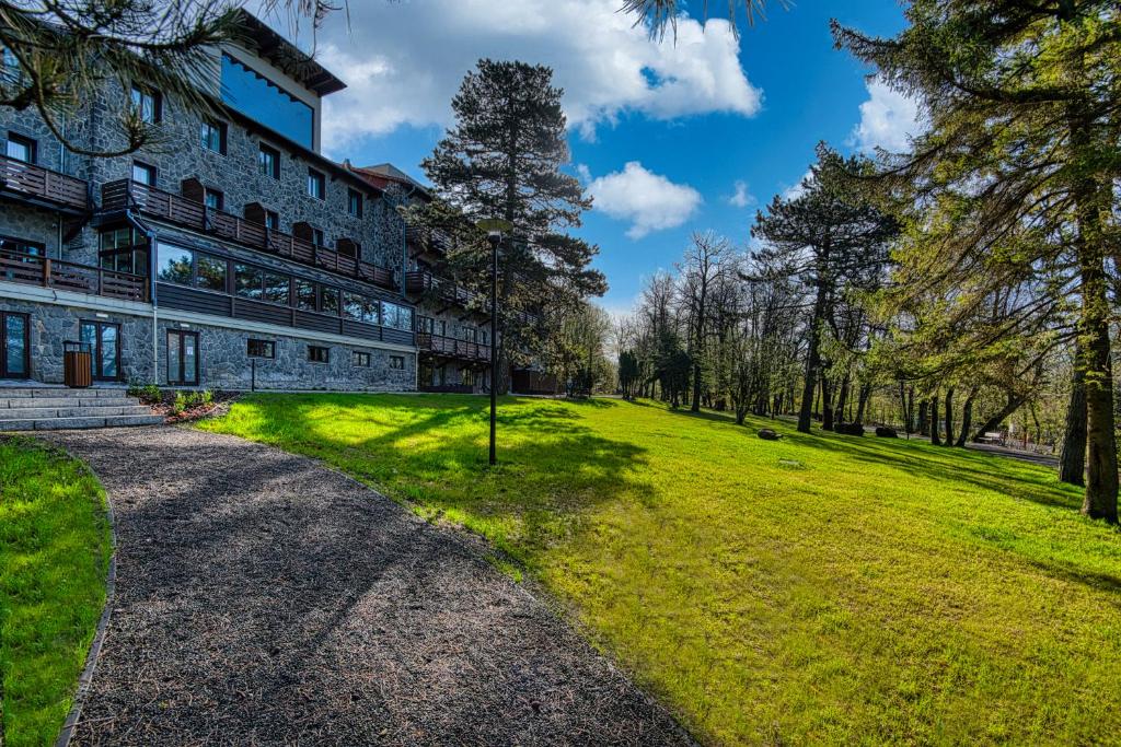 Zahrada ubytování Cardoner Hotel és Konferenciaközpont