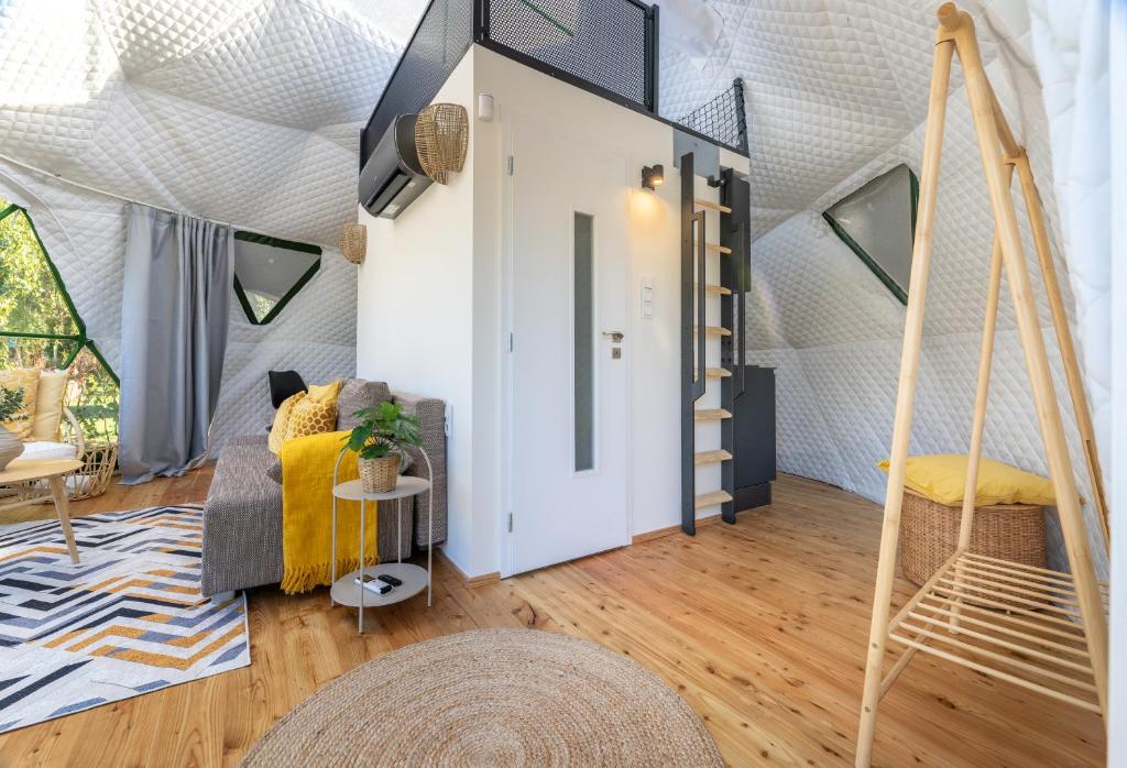 Fotografie z fotogalerie ubytování Glamping escape to the stars under Prague skyline v Praze