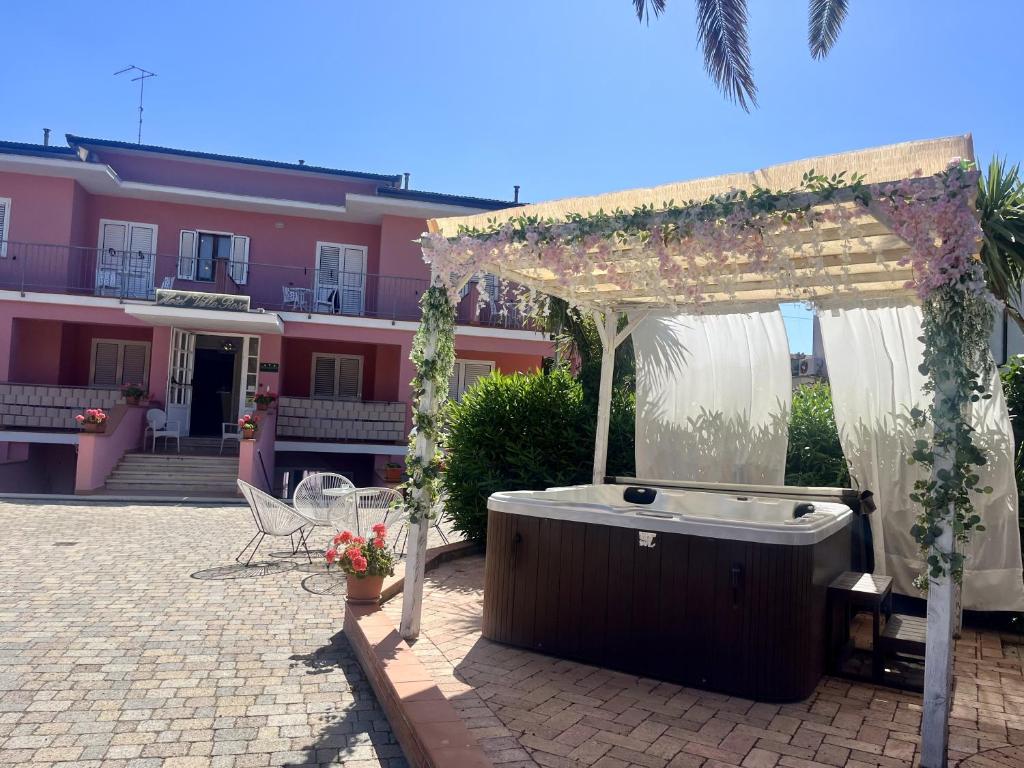 Zdjęcie z galerii obiektu Hotel Villa Rosa w mieście Porto Azzurro