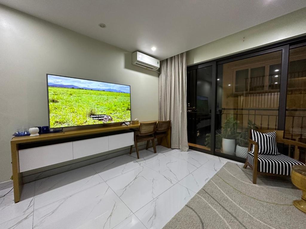 TV a/nebo společenská místnost v ubytování Papilio Homestay Tay Ho