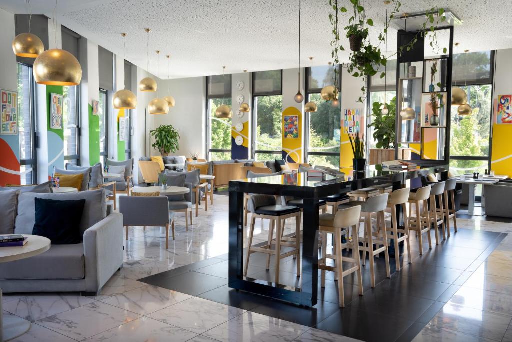 Posezení v ubytování INNSiDE by Meliá Hamburg Hafen