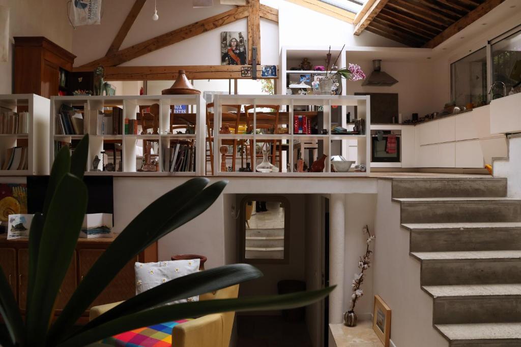 Loft lumineux et calme, hyper centre, 4 chambres, 2 patios, garage privatif