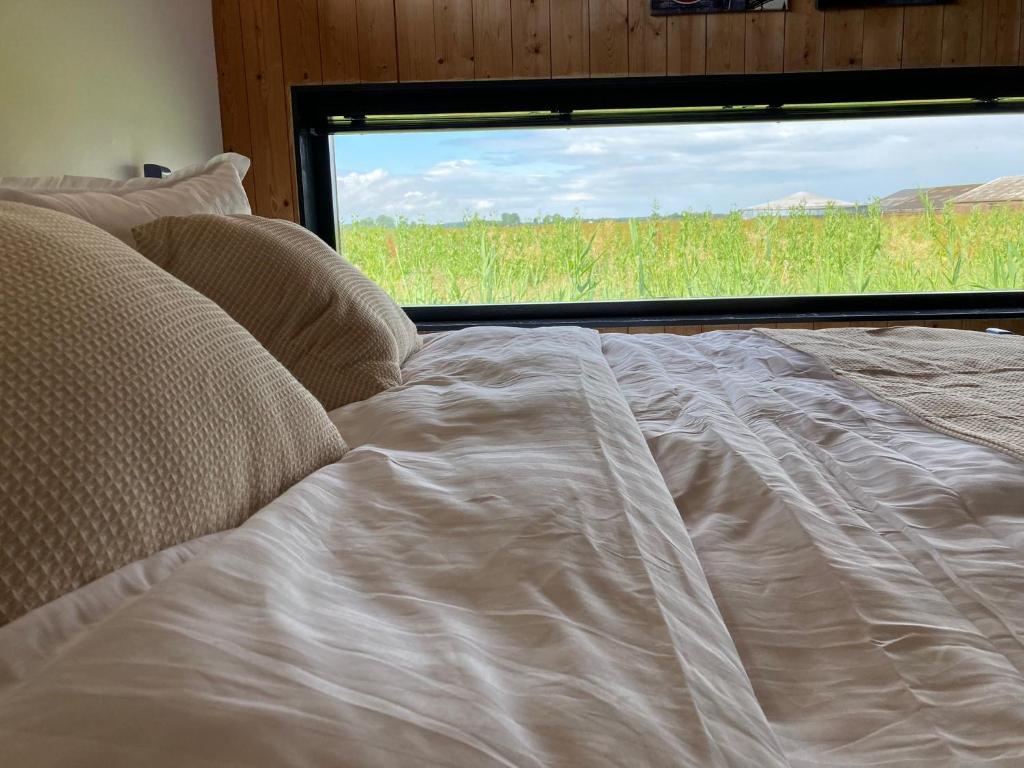 Postel nebo postele na pokoji v ubytování 't UijlenHuijs
