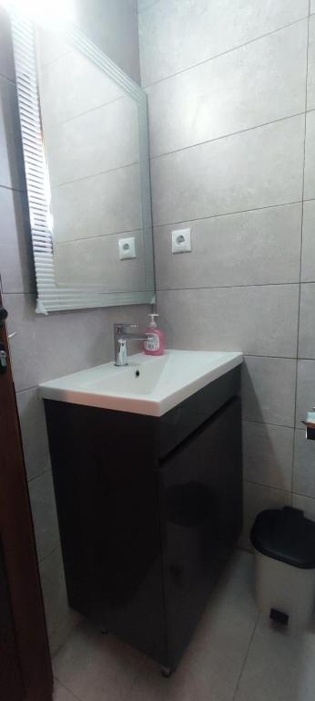 Koupelna v ubytování vasso karidi rooms