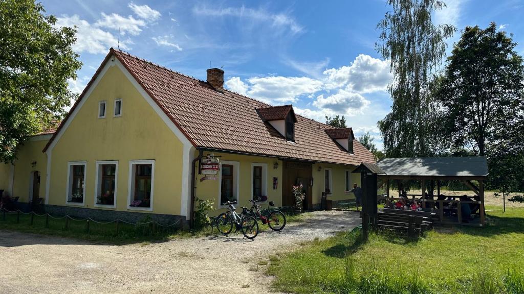 Budova, kde se penzion – hostinec nachází