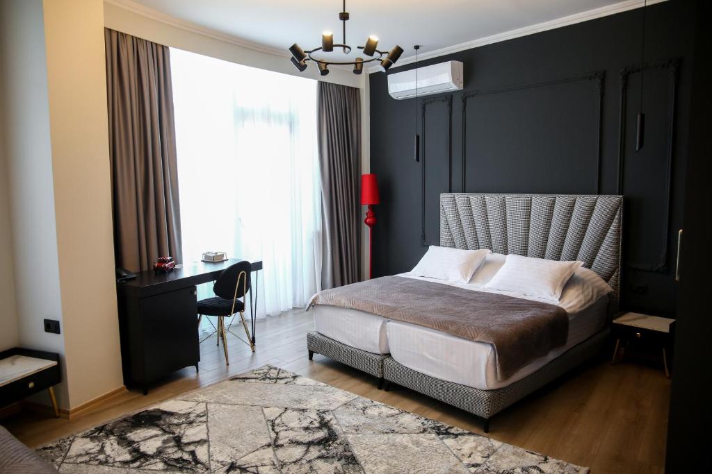 Postel nebo postele na pokoji v ubytování Sky Hotel Korce