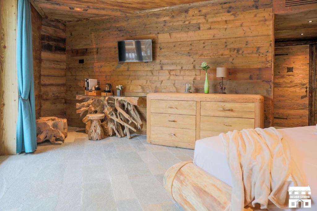 Postel nebo postele na pokoji v ubytování CHALET ANTICO LEGNO by Design Studio