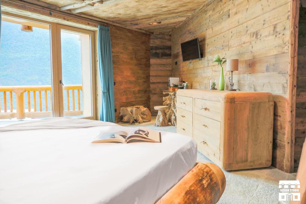 Postel nebo postele na pokoji v ubytování CHALET ANTICO LEGNO by Design Studio