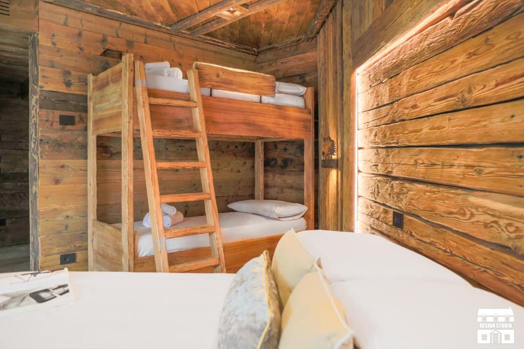 Postel nebo postele na pokoji v ubytování CHALET ANTICO LEGNO by Design Studio