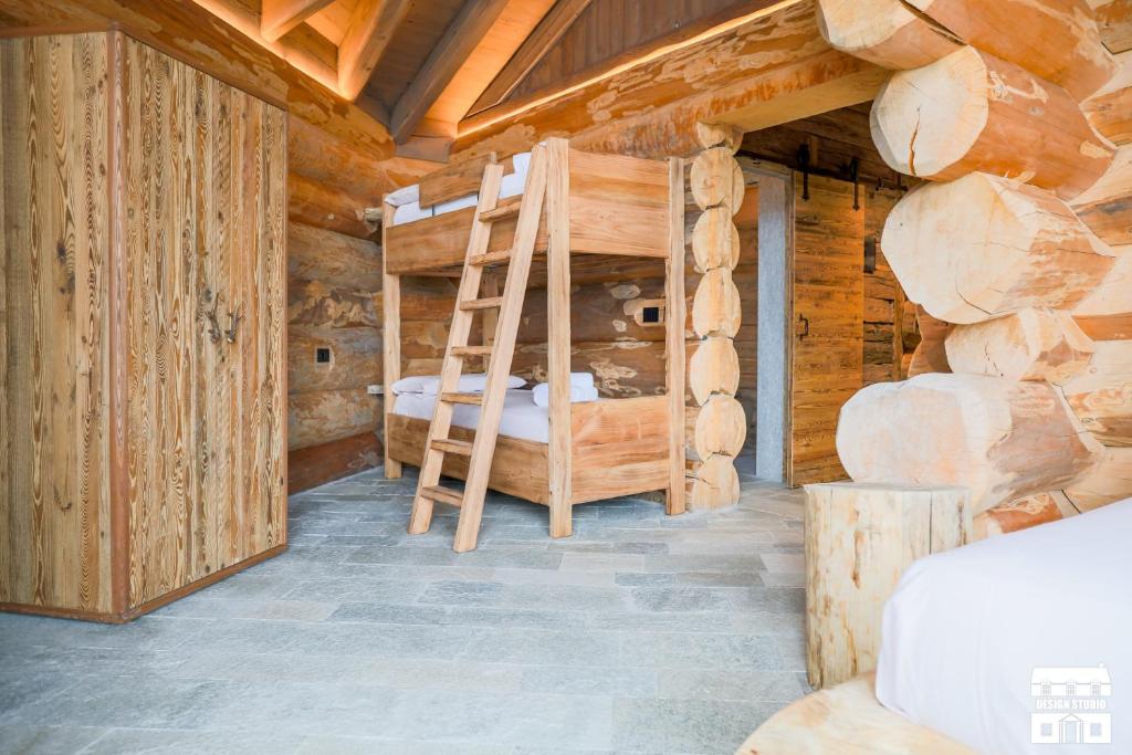 Postel nebo postele na pokoji v ubytování CHALET ANTICO LEGNO by Design Studio