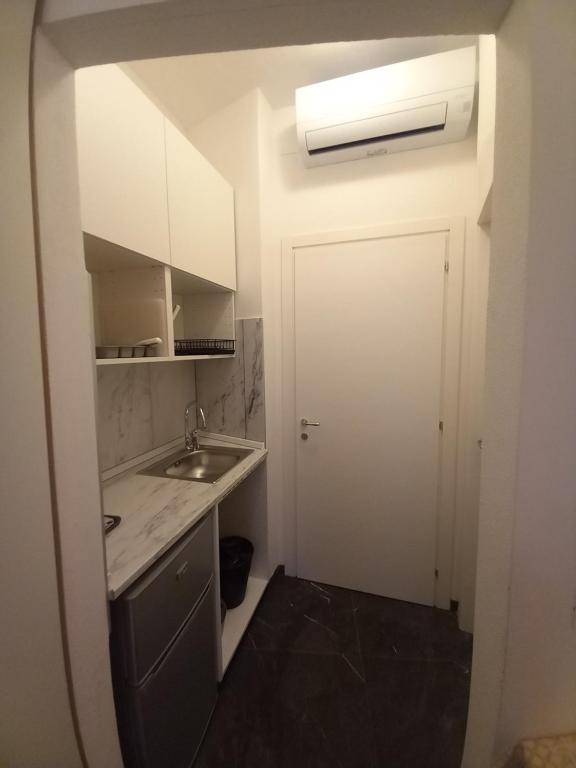 Kuchyň nebo kuchyňský kout v ubytování MinihouseLarissa diVerona