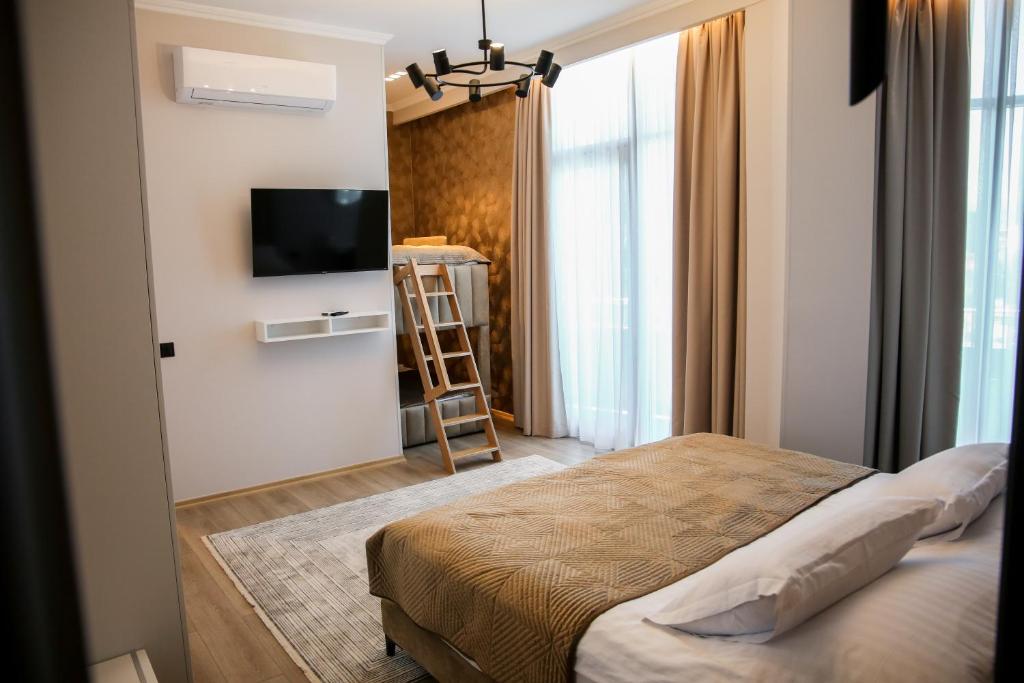 Postel nebo postele na pokoji v ubytování Sky Hotel Korce