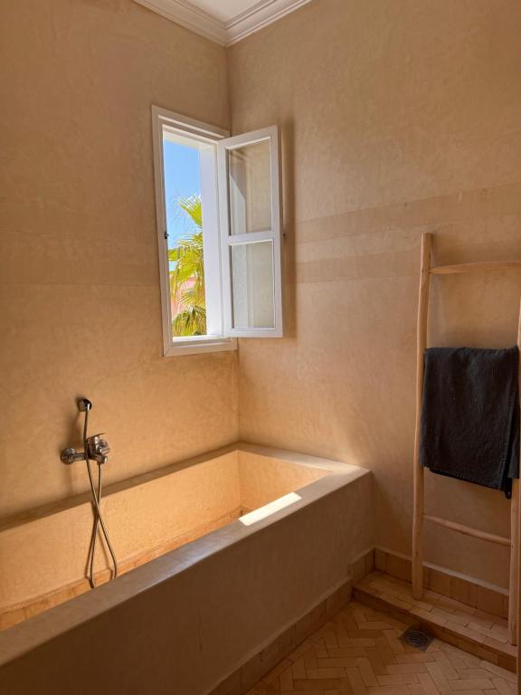 TV a/nebo společenská místnost v ubytování Luxurious Villa