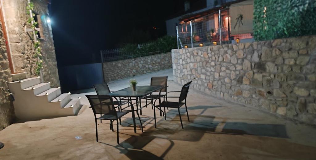 Balkón nebo terasa v ubytování Vaki's country house