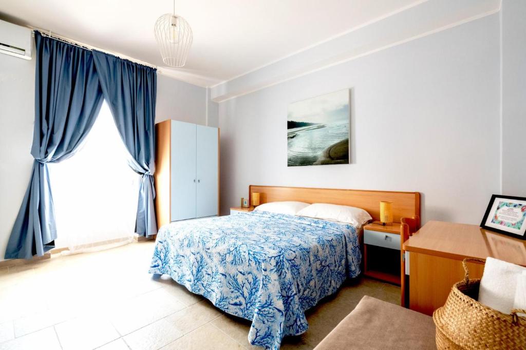 Postel nebo postele na pokoji v ubytování Riva Vieste Suites