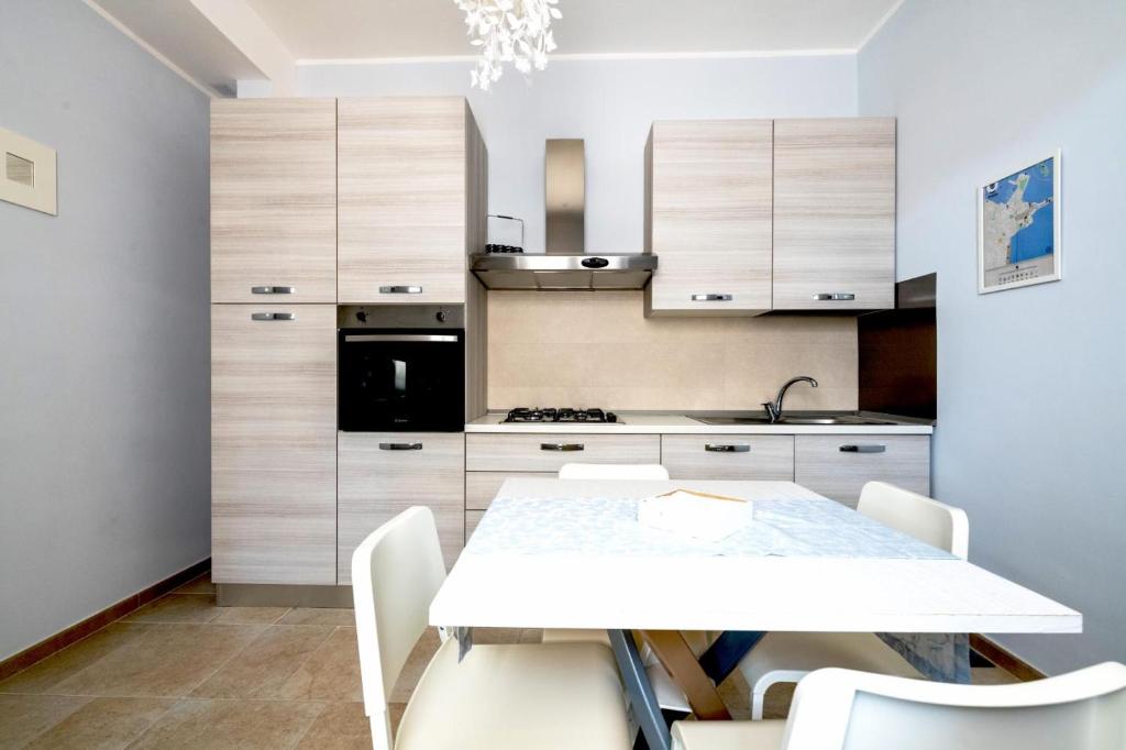 Kuchyň nebo kuchyňský kout v ubytování Riva Vieste Suites