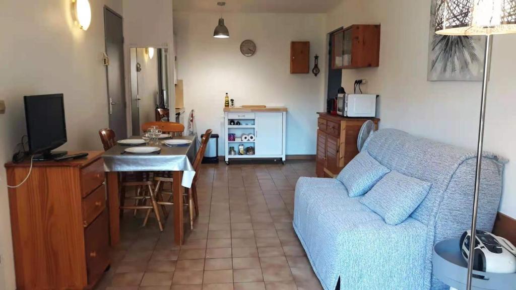 Kuchyňa alebo kuchynka v ubytovaní T2 aux portes du vieux Fréjus et 5 mn de la plage